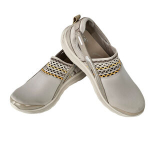 Shoes Bzees comfort fit slip ons stretchy casual neutral 7.5